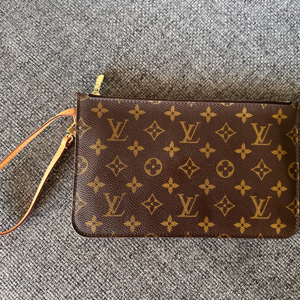 Louis Vuitton Neverfull MM Pochette/Clutch/Wristlet, Cerine Interior